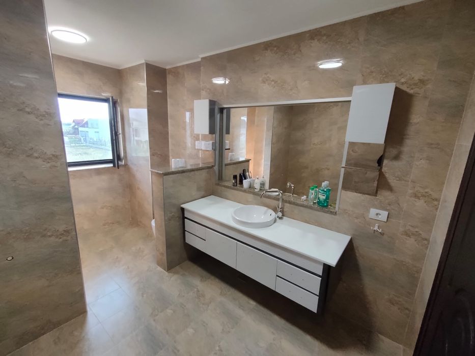 Vila inchiriat/vanzare Corbeanca pe malul lacului cu piscina incalzita