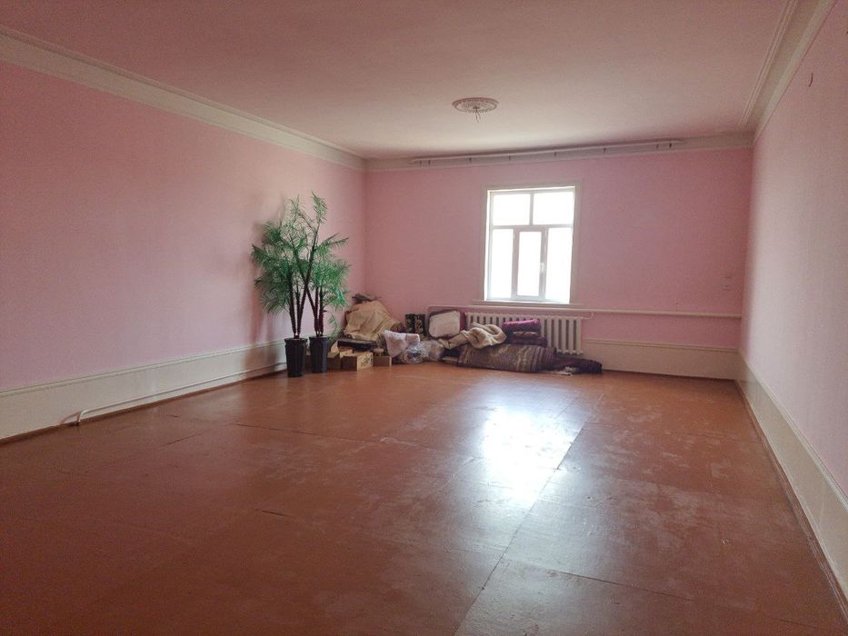 Урганч тумани марказида 2 каватли уй сотилади