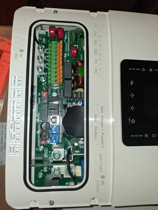 Соларен инвертор IP65 6kW тъчскрийн 5 години гаранция