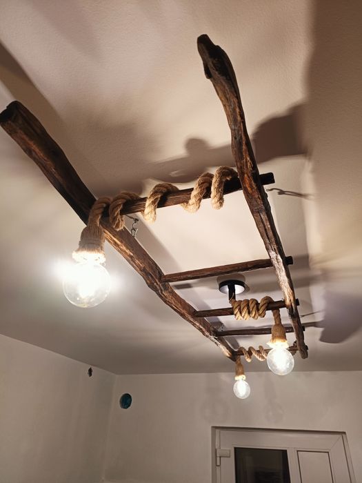 Corpuri de iluminat roata veche car rustic scara stejar