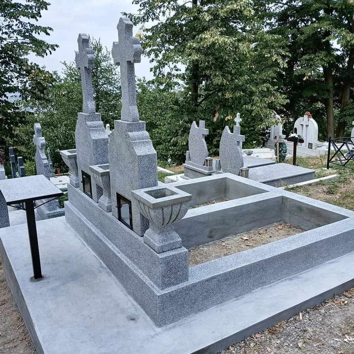 Monumente funerare iasi