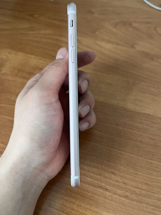 Продам айфон 7 Плюс