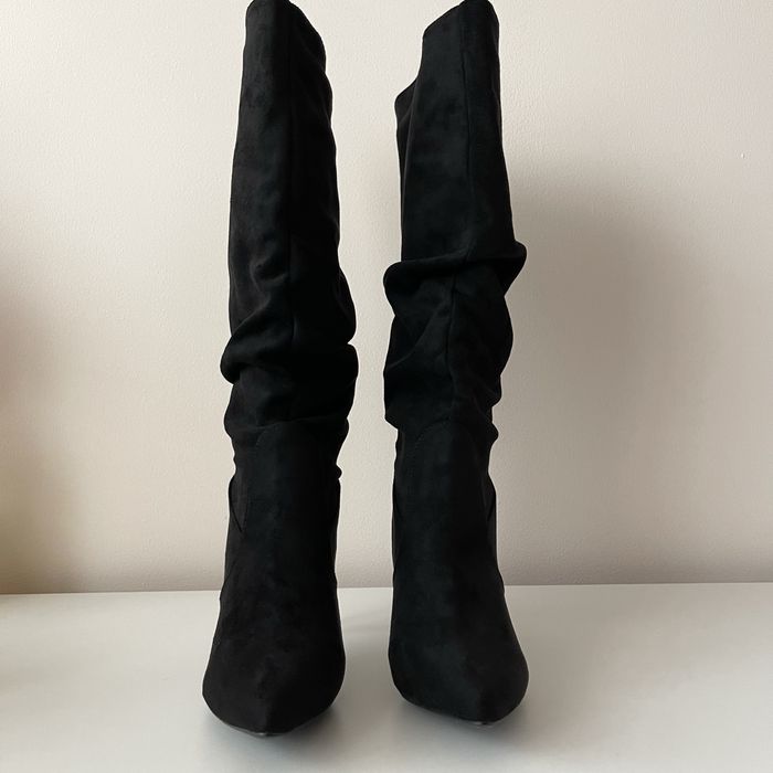 **НОВИ** стилни черни дамски ботуши на ток, 38 размер