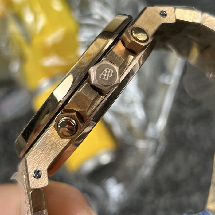 Audemars Piguet AP Royal Oak Chronograph, 41 mm, Frosted розово-златист корпус и син циферблат