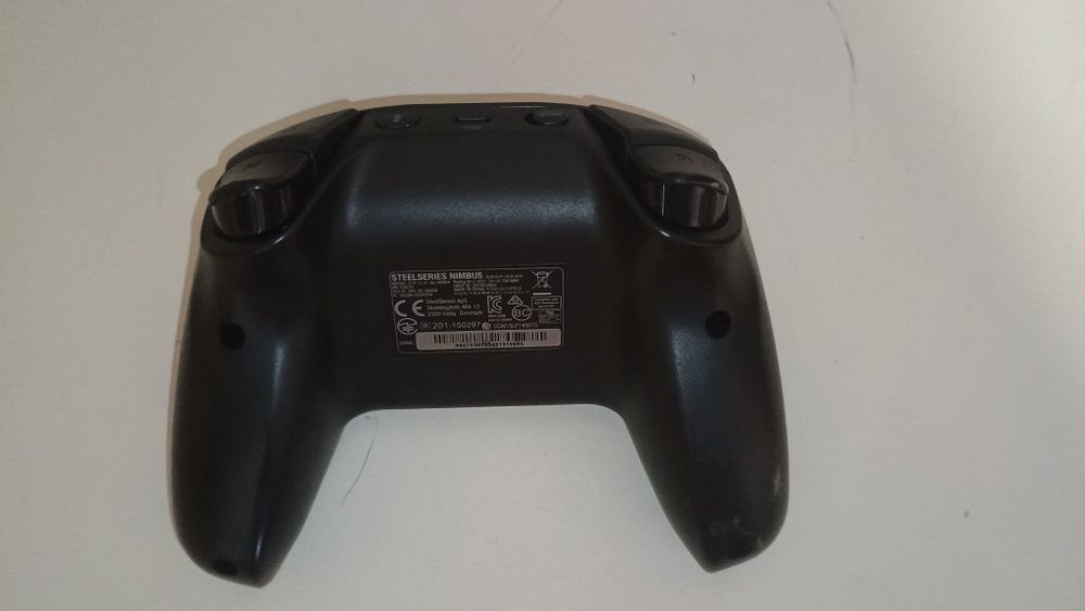 Maneta Steelseries nimbus