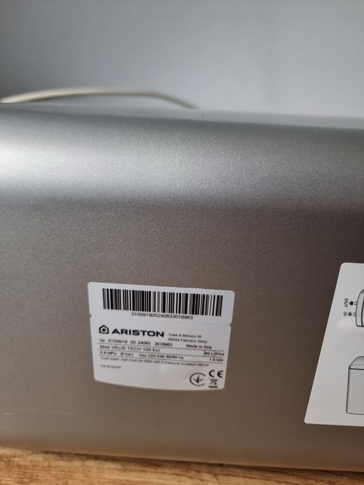 Boiler electric Ariston Velis Tech 100, afisaj digital, IPX4