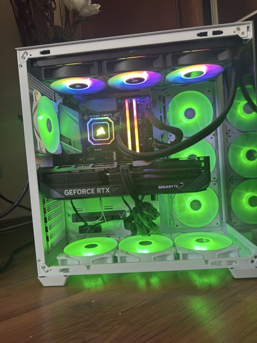 Геймърски компютър/ I9 11900K/Водно/64GB/RTX 5080/2TB SSD