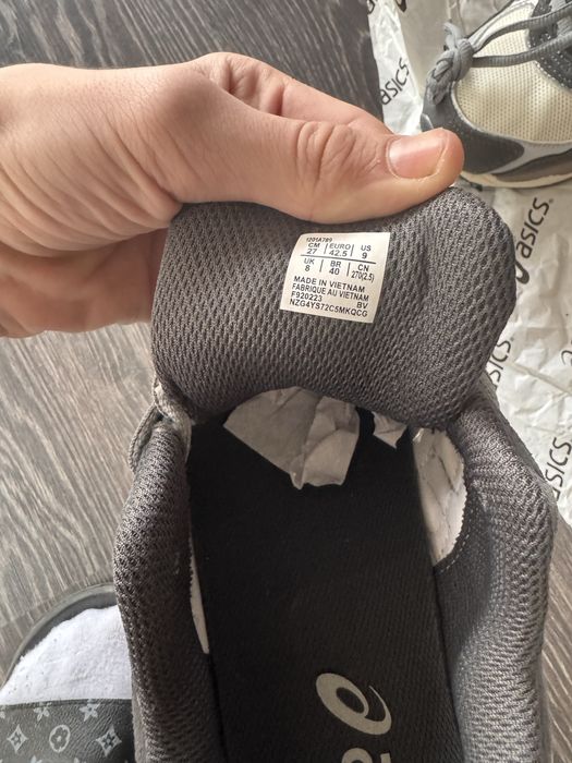 papuci asics marimea 42,5