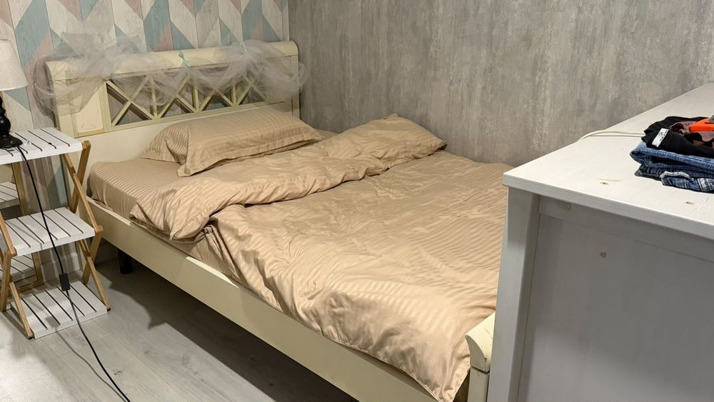 Продам кровать дерево