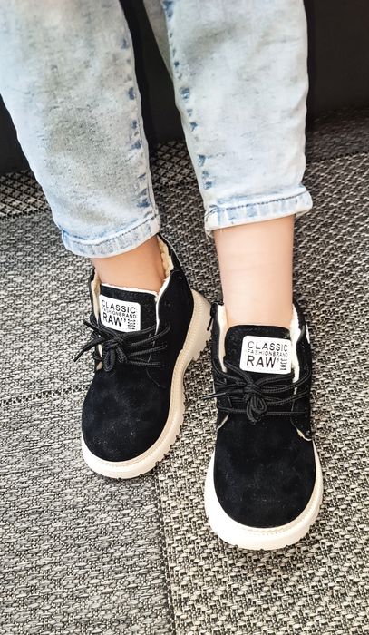 Ботинки на мальчика чёрного цвета