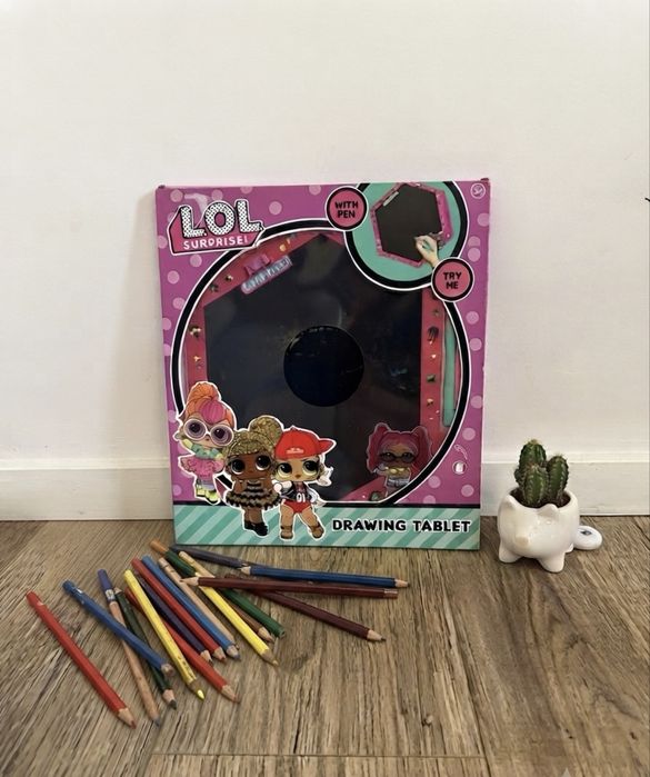 Tabletă LCD Desen L.O.L. Surprise cu Stilou