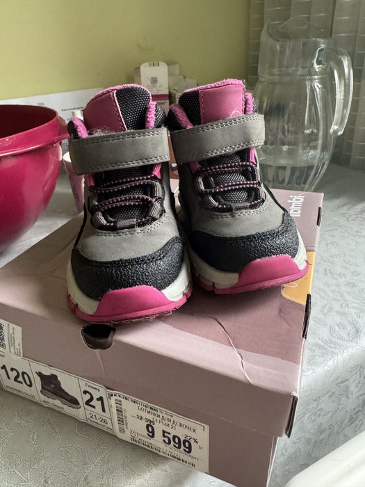 Продам детские ботинки