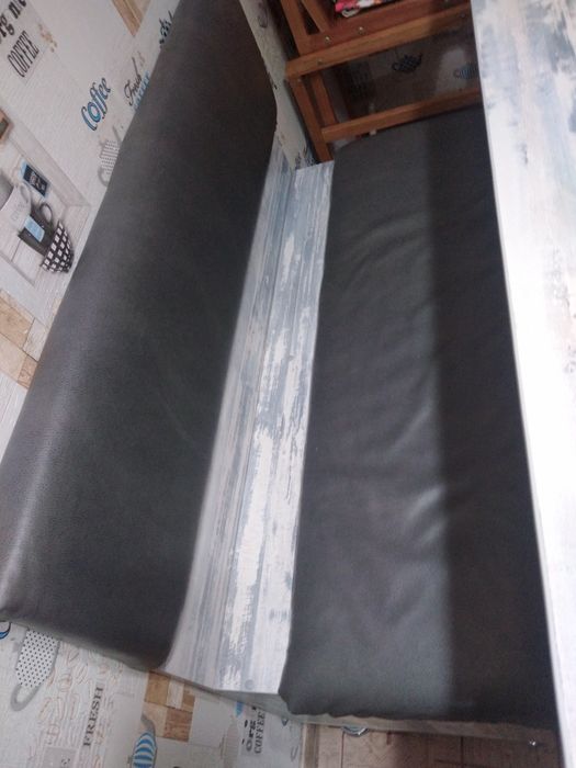 Кухонный стол с диванчиком