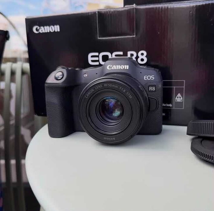 Безогледален фотоапарат Canon EOS R8