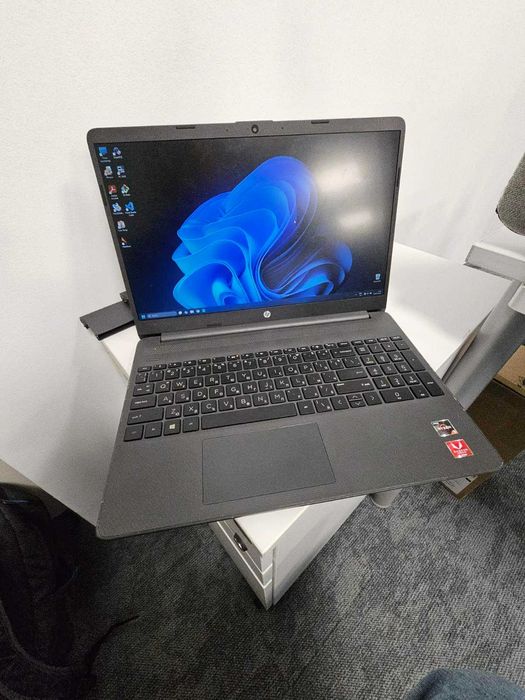 Лаптоп HP 15s-eq