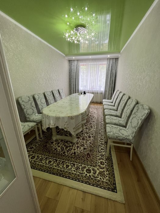 Продам стол и 12 стульев