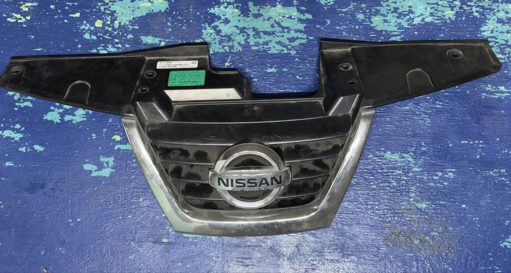 Решетка радиатора Ниссан Жук