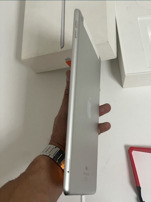 Продам IPad 2019 идеальное состояние