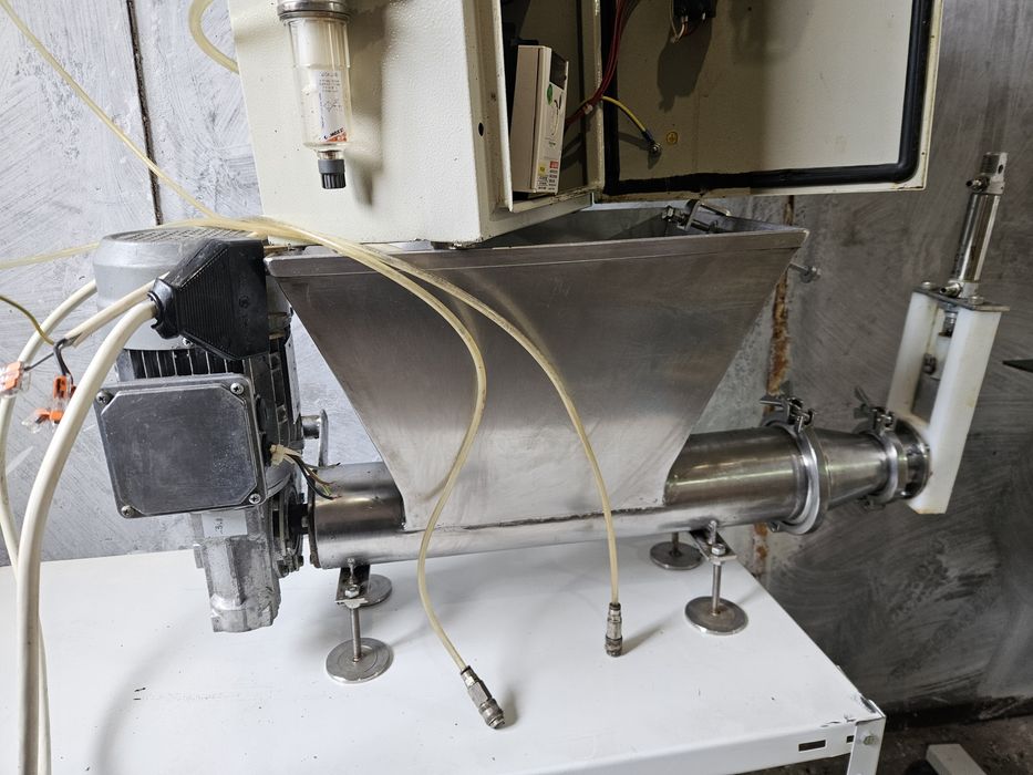 Тестоделител шнеков