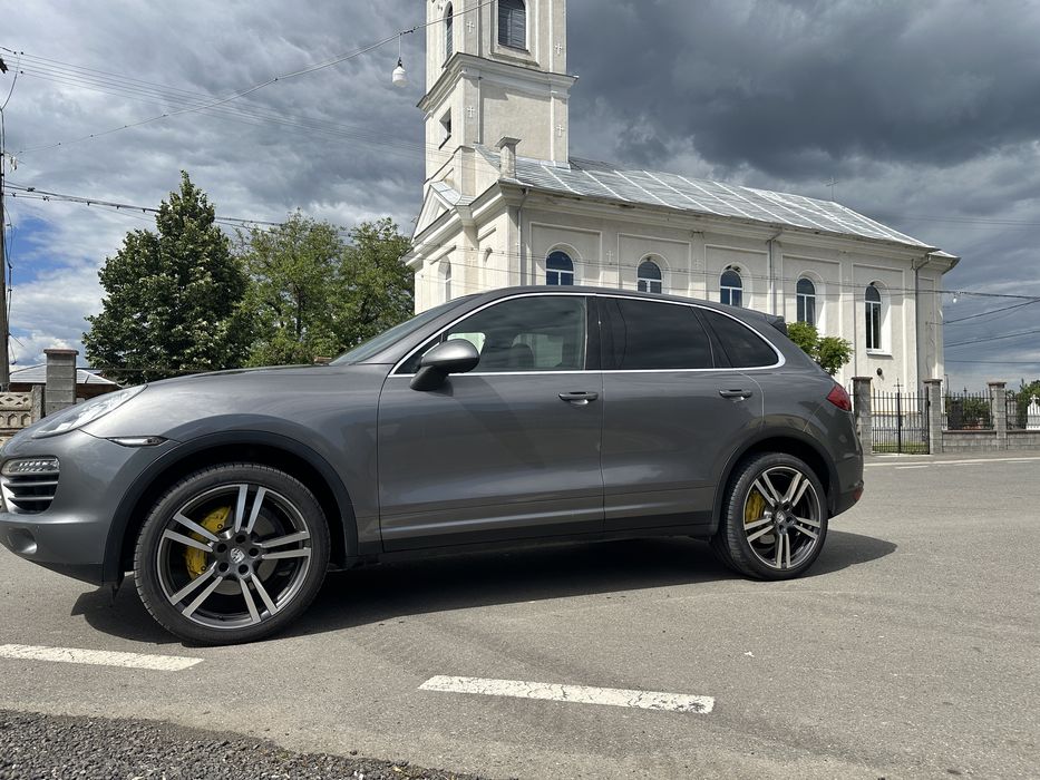 Vand Porsche Cayenne an 2012/10 impecabil
