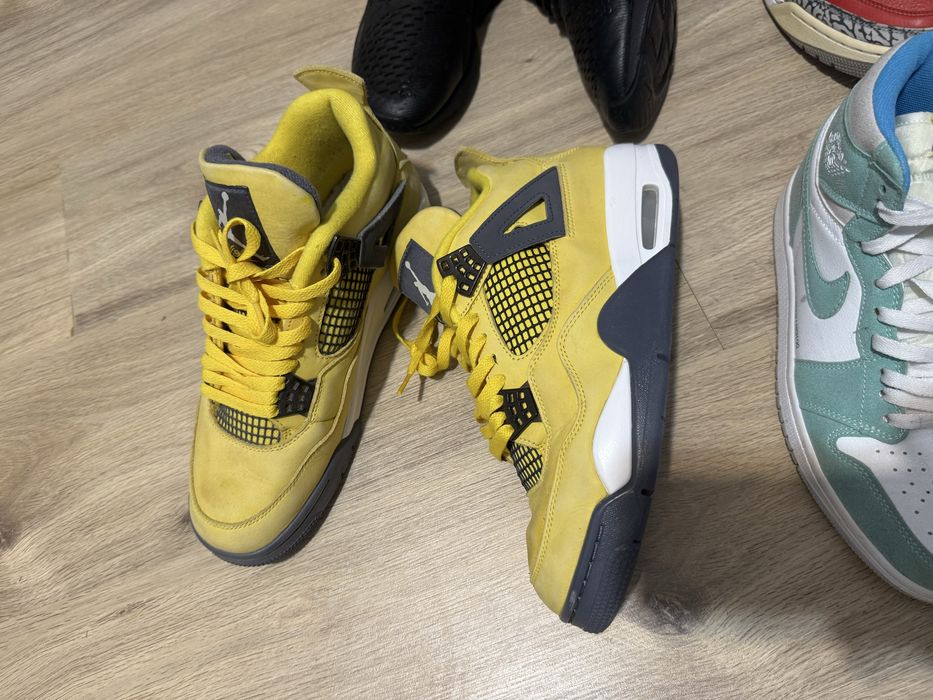 Nike Air Jordan 4 lightning