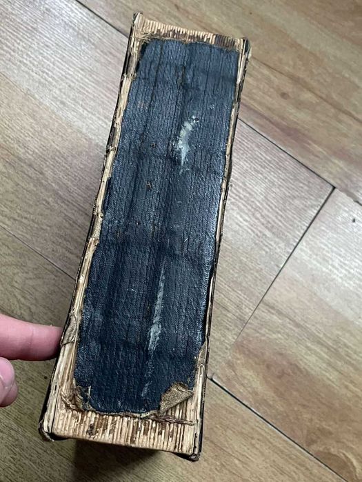 Biblia / Biblie veche ,  in limba engleza, an 1868 , 23x15x6 cm