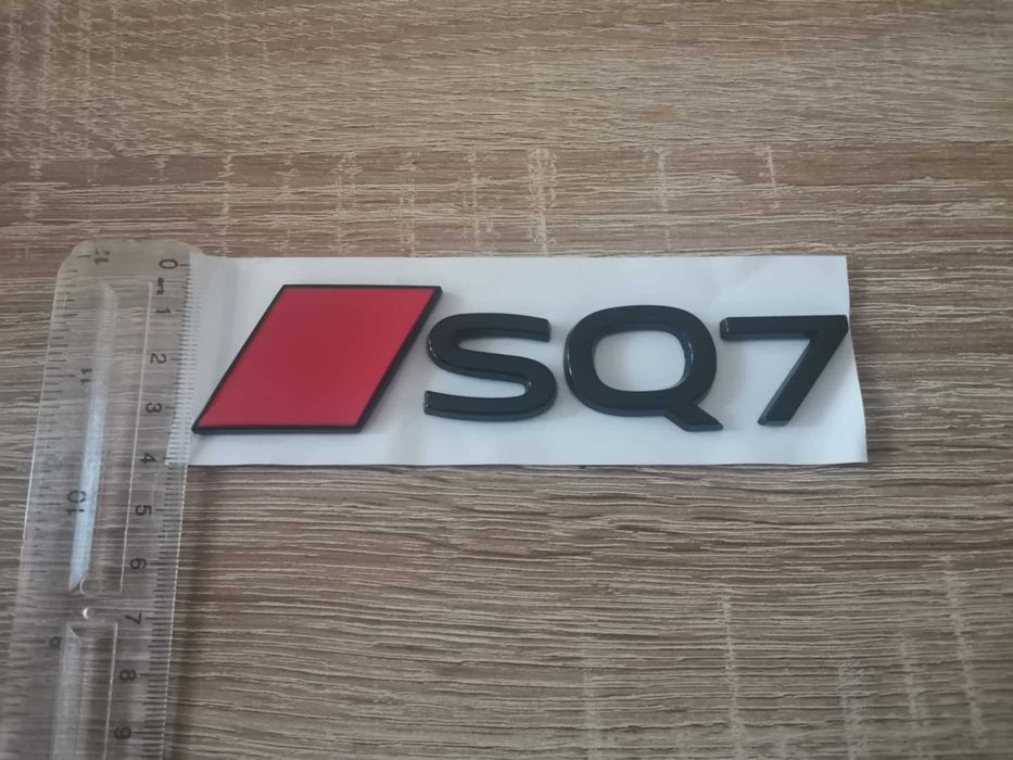 емблема Audi SQ7 нов стил черно с червено