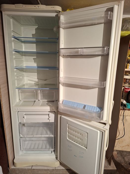 Холодильник Indesit