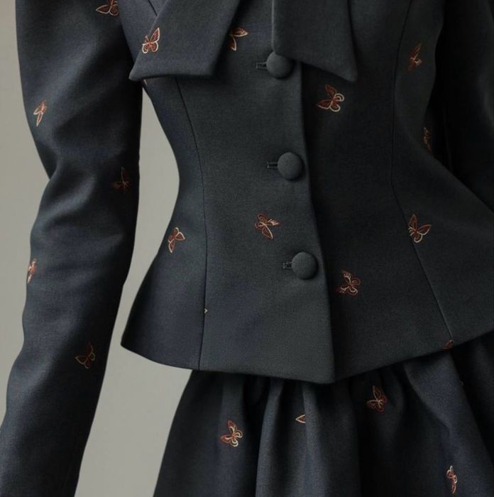 Продам юбку с пиджаком и повязкой