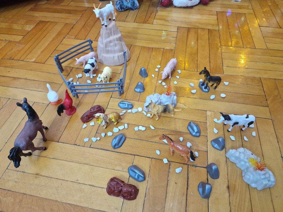 Figurine din plastic animale domestice și decor