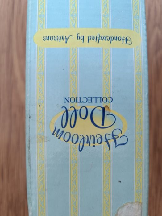 Чисто нова колекционерска порцеланова кукла Heirloom Doll (в кутия)