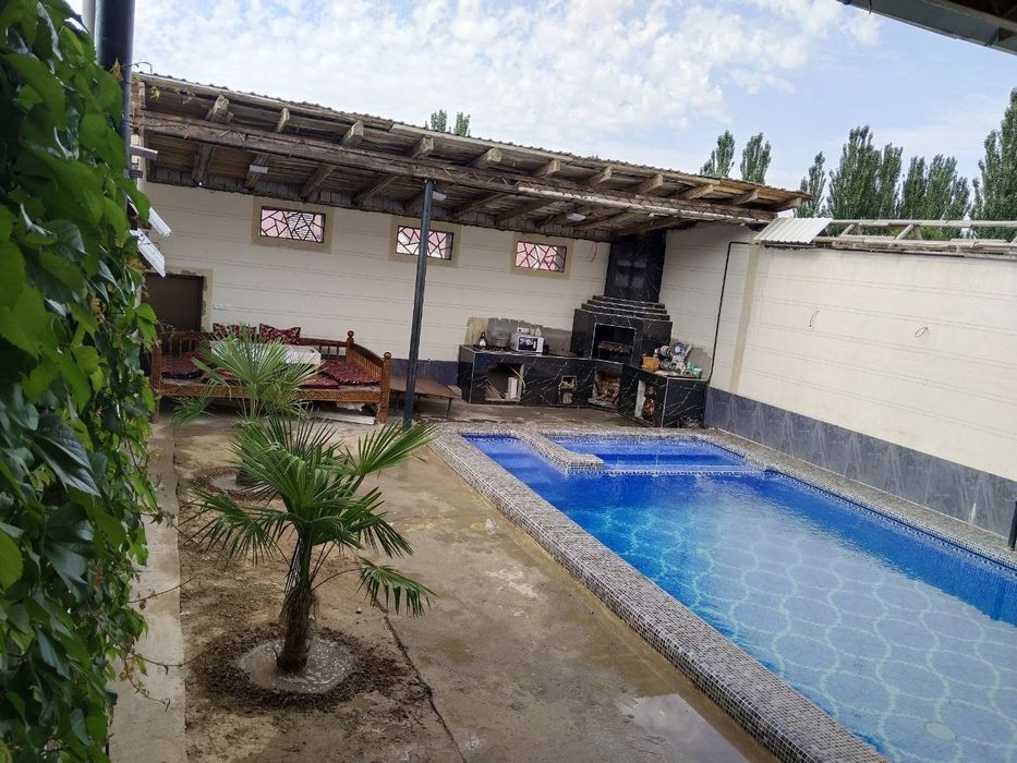 Dacha oq toshdan