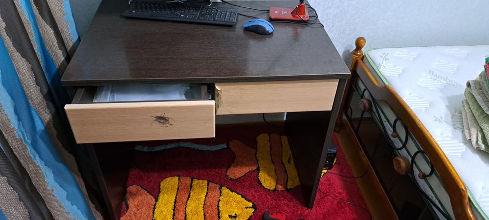 Продам стеллаж и стол