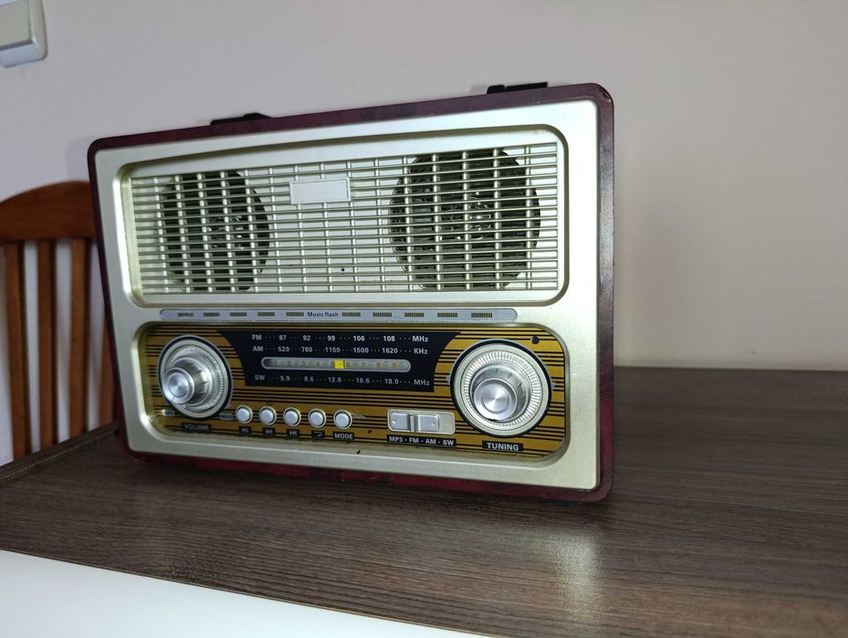Ретро радио RRT 3B Bluetooth/FM/AM/SW + 4 нови акумулаторни D батерии USB-C