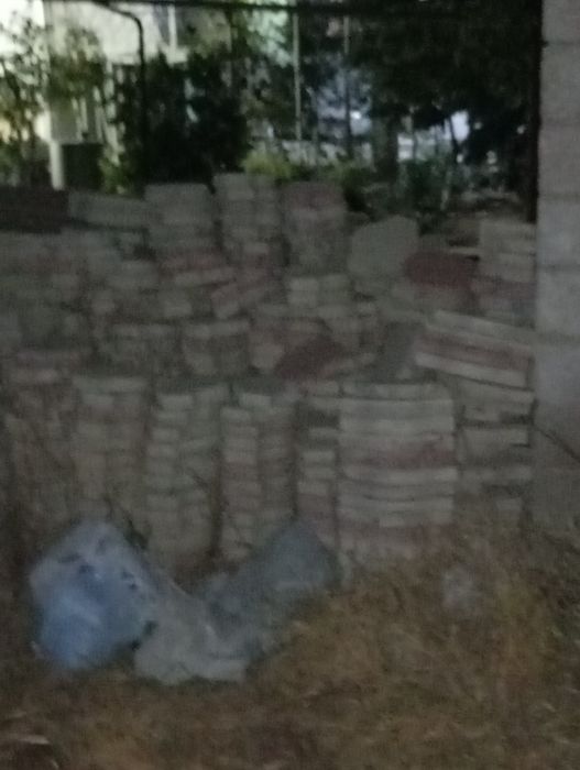 Продам плитку цена договорная 40 квадратов