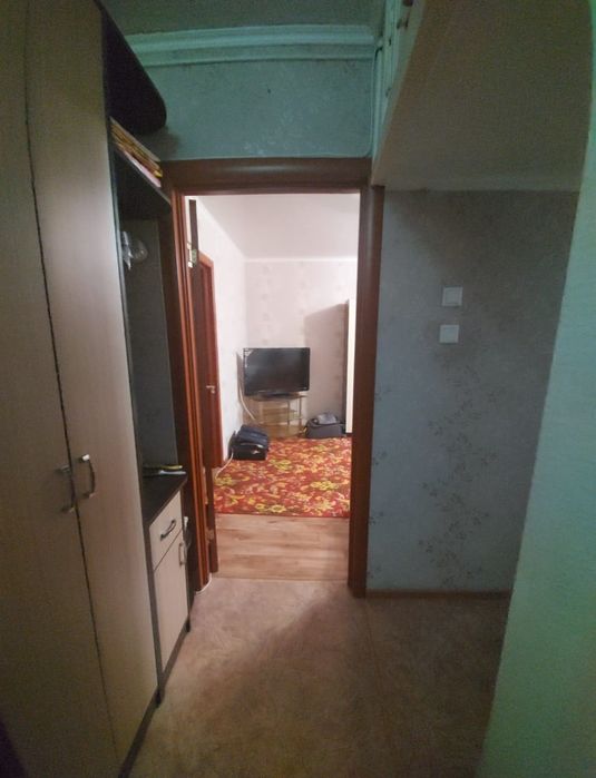 Продам двухкомнатную.   Авторынок.