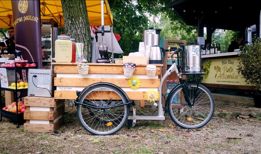 Vand tricicleta(stand mobil) târguri