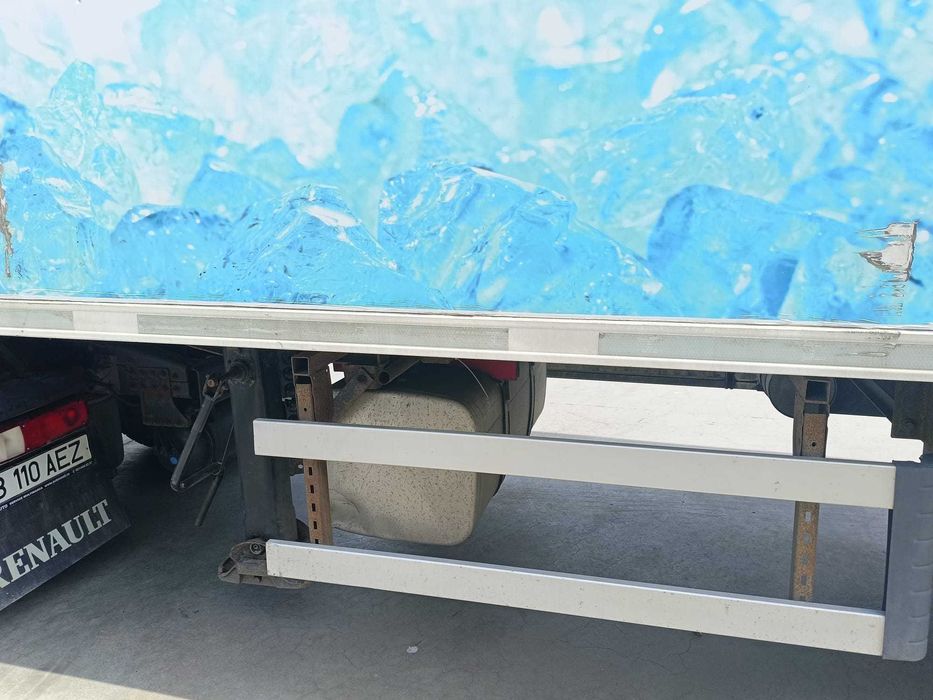 Autoutilitara Renault plus semiremorca Lamberet