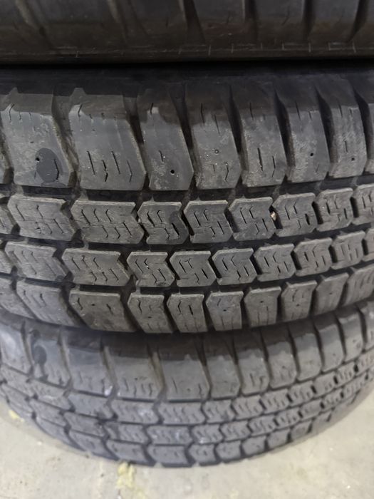 Зимни гуми за бус 205/75/16C - 220лв