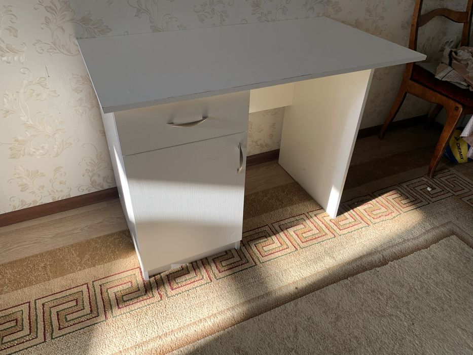 Продам стол-парту