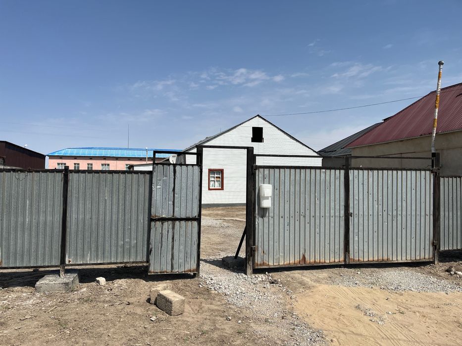 Үй сатылады. Жалағаш ауданы, Ізтілеуов көшесі 102 үй.