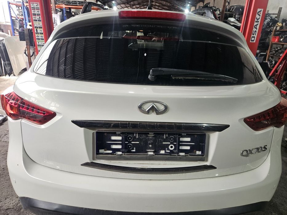 Багажник/Пета врата за Infiniti QX70s