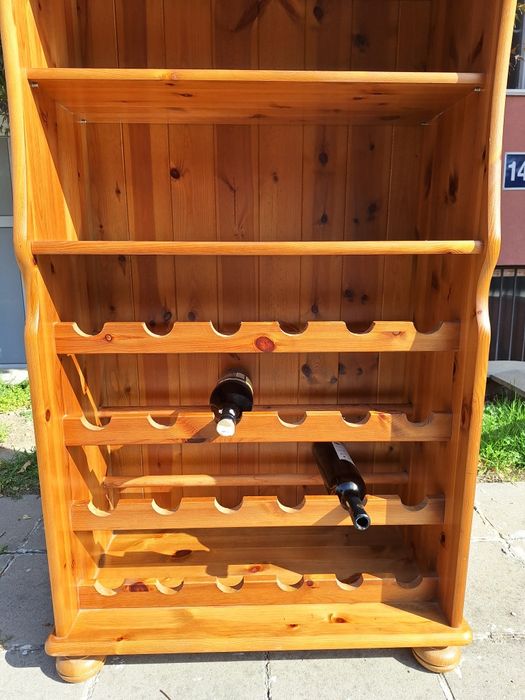 Трапезен бюфет от масивна дървесина