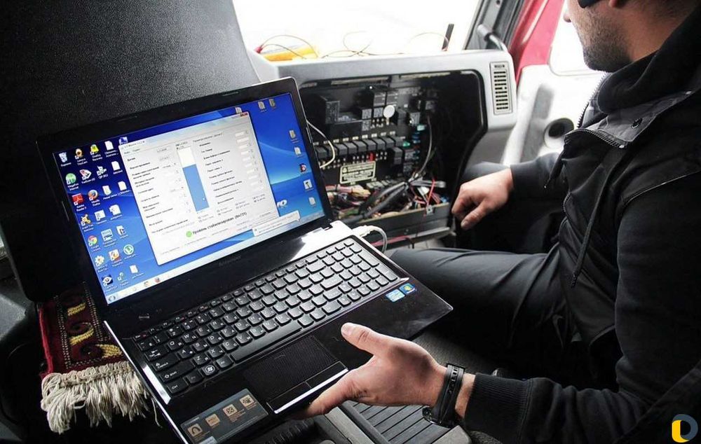 GPS Трекер для авто с блокировкой двигателя
