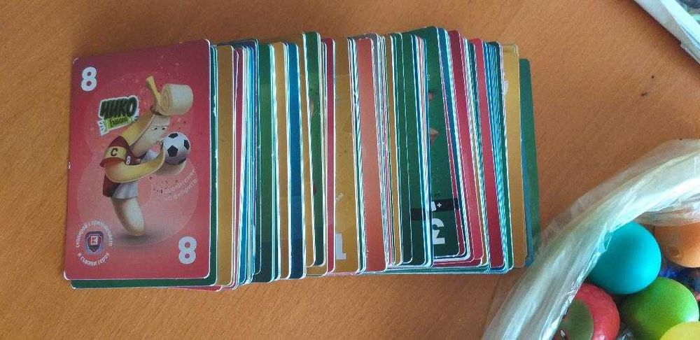 огромен сет от карти, стикери, топчета за колекциониране