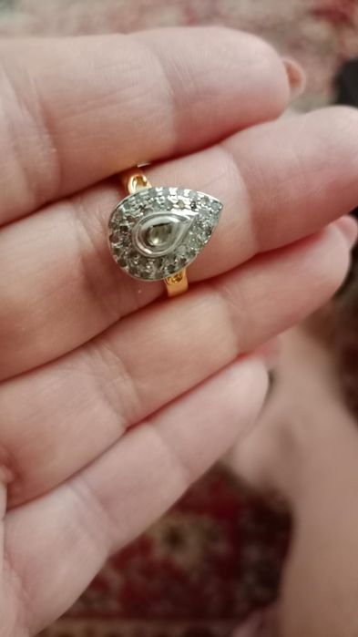Прадяю кольца с бриллиантами