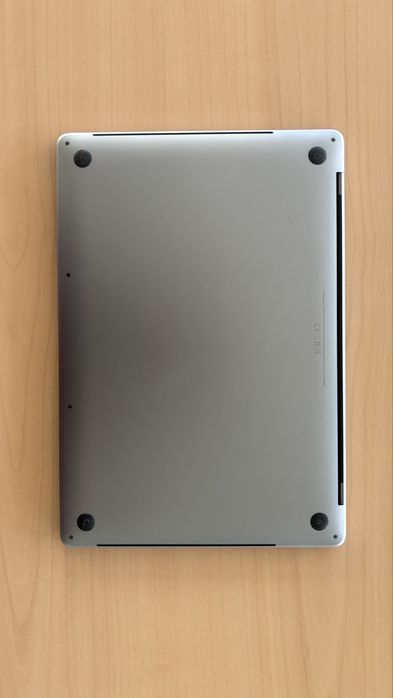 Apple MacBook Pro 15 inch Silver Gray Touch Bar, 2016, i7, 16 GB RAM, 250 GB SSD, Placa Video Intel HD Graphics 530 1536 MB