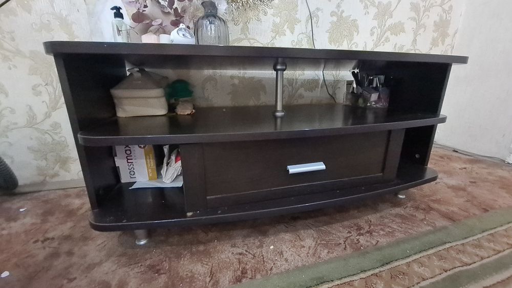 Продам тумбу под телевизор