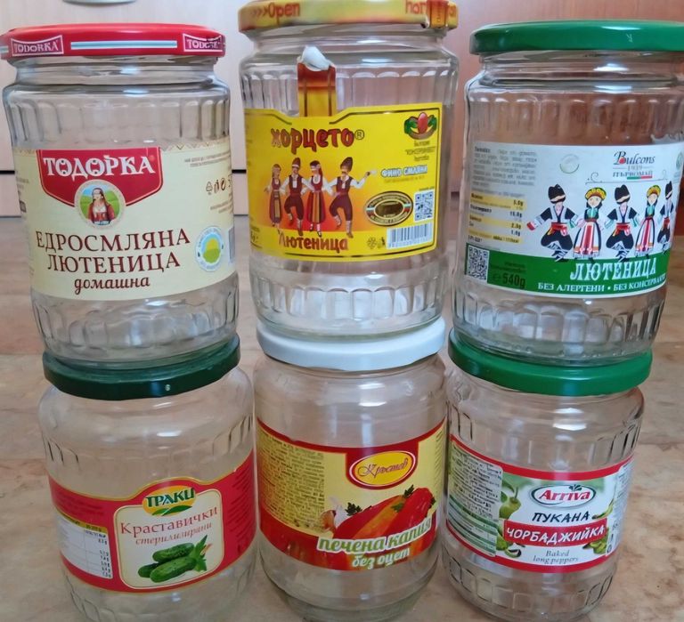 празни стъклени буркани