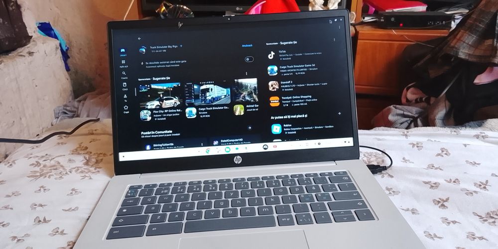 Vând schimb laptop Chromebook nou cu câteva zgârieturi